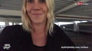 Melina May Onlyfans in der Garage hat Sie Fotze gezeigt
